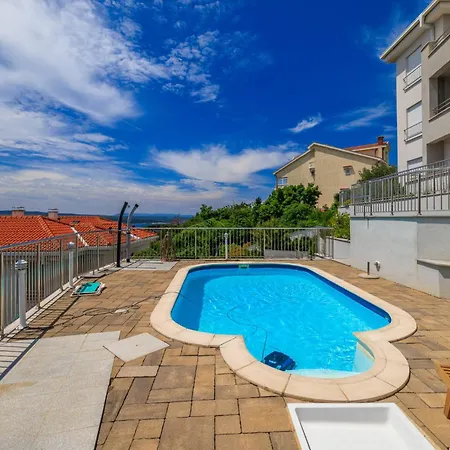 Pool Delux