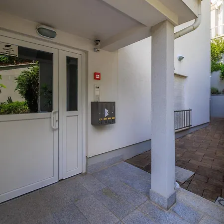 Apartament Pool Delux *