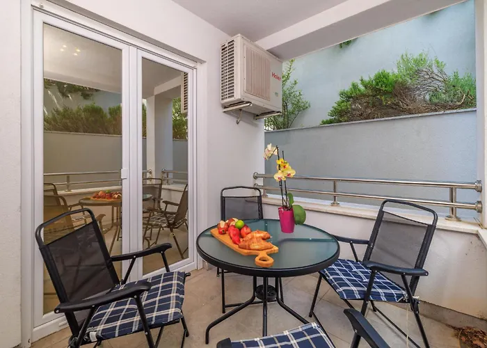 Pool Delux شقة تْسْغيكفانِتْسا