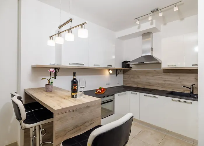 Pool Delux * تْسْغيكفانِتْسا